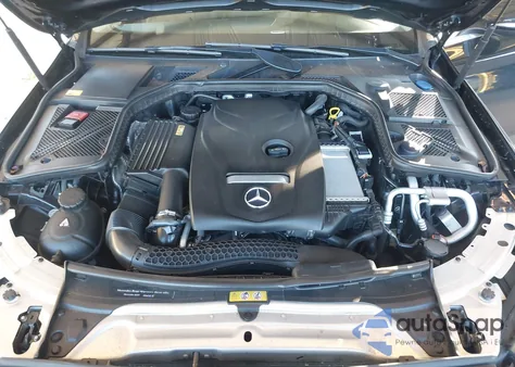 2015 Mercedes-Benz C 300 4Matic z USA, uszkodzony, nr VIN 55SWF4KBXFU081709